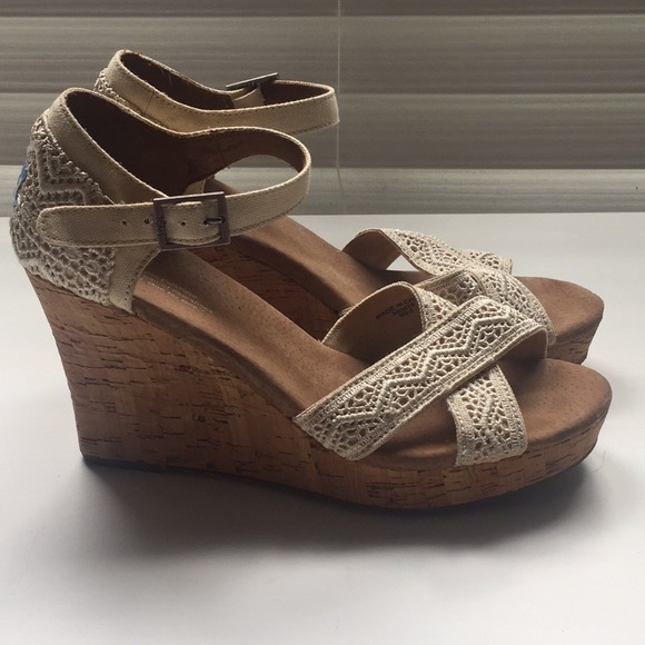 TOMS Nude Lace Wedges - Picture 2 of 5